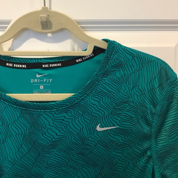 Nike Tops - PRICE FIRM❗️Nike Dri-Fit Printed Shirt